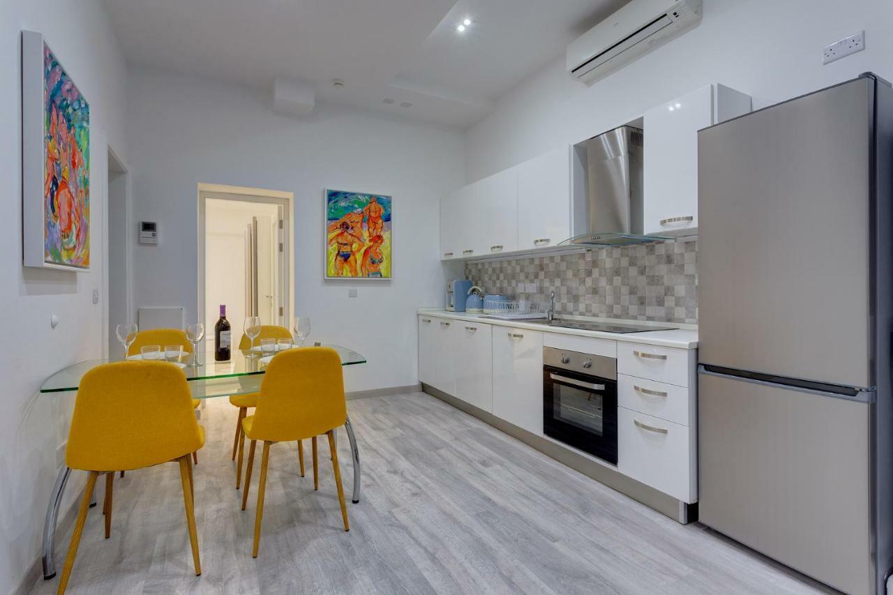 Stylish 3Br Apartment, Fantastic Location In Слима Экстерьер фото